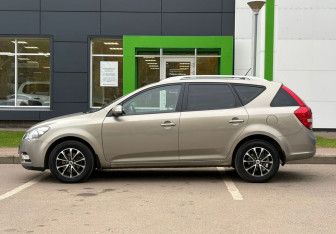Подержанный автомобиль Kia Ceed Wagon 2010 года (8 фото)