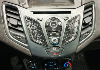 Подержанный автомобиль Ford Fiesta Sedan 2016 года (13 фото)