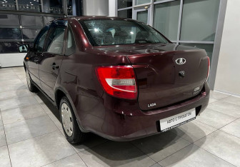 Подержанный автомобиль LADA (ВАЗ) Granta Sedan 2013 года (7 фото)