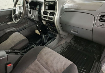Подержанный автомобиль Nissan NP300 2012 года (9 фото)