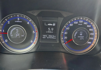Подержанный автомобиль Hyundai i40 Wagon 2013 года (14 фото)