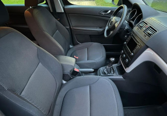 Подержанный автомобиль Skoda Yeti 2013 года (10 фото)