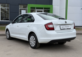 Подержанный автомобиль Skoda Rapid Liftback 2019 года (7 фото)