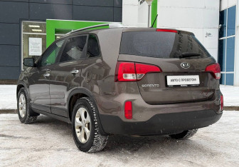 Подержанный автомобиль Kia Sorento 2015 года (7 фото)