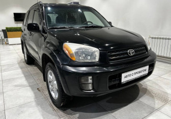 Подержанный автомобиль Toyota RAV4 2002 года (3 фото)