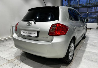 Подержанный автомобиль Toyota Auris Hatchback 2008 года (6 фото)