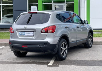 Подержанный автомобиль Nissan Qashqai 2008 года (5 фото)