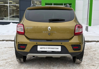 Подержанный автомобиль Renault Sandero 2018 года (6 фото)