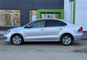 Подержанный автомобиль Volkswagen Polo Sedan 2016 года (8 фото)