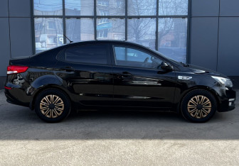 Подержанный автомобиль Kia Rio Sedan 2015 года (4 фото)