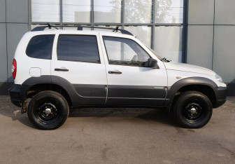 Подержанный автомобиль Chevrolet Niva 2013 года (7 фото)