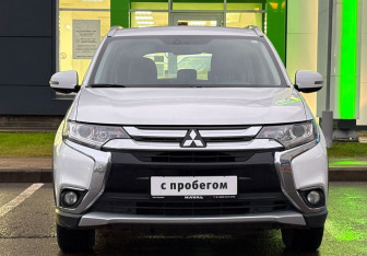 Подержанный автомобиль Mitsubishi Outlander 2017 года (2 фото)