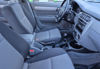 Подержанный автомобиль Chevrolet Lacetti Sedan 2011 года (10 фото)