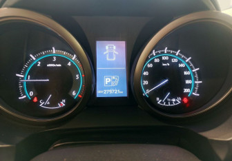 Подержанный автомобиль Toyota Land Cruiser Prado 2010 года (17 фото)