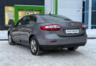 Подержанный автомобиль Renault Fluence 2011 года (7 фото)