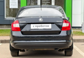 Подержанный автомобиль Skoda Rapid Liftback 2015 года (6 фото)