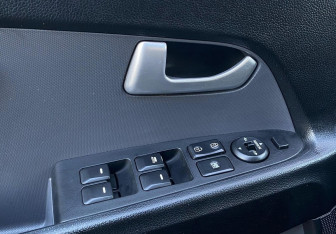 Подержанный автомобиль Kia Sportage 2010 года (16 фото)