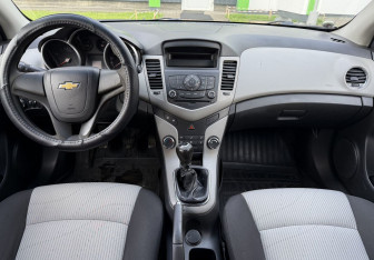 Подержанный автомобиль Chevrolet Cruze Sedan 2012 года (9 фото)