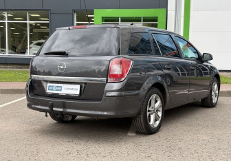 Подержанный автомобиль Opel Astra Wagon 2012 года (5 фото)