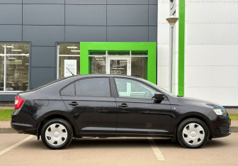 Подержанный автомобиль Skoda Rapid Liftback 2015 года (4 фото)