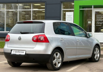 Подержанный автомобиль Volkswagen Golf Hatchback 2008 года (5 фото)