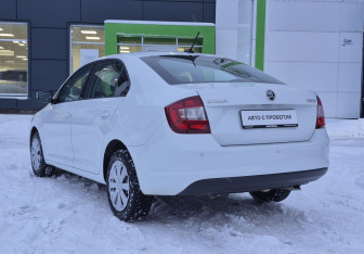Подержанный автомобиль Skoda Rapid Liftback 2018 года (7 фото)