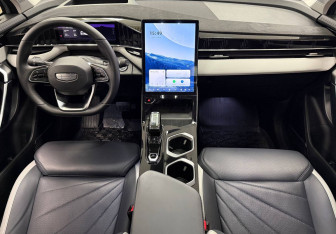 Подержанный автомобиль Geely Atlas 2023 года (9 фото)