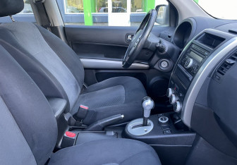 Подержанный автомобиль Nissan X-Trail 2011 года (9 фото)