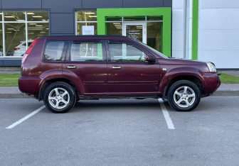 Подержанный автомобиль Nissan X-Trail 2006 года (4 фото)
