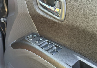 Подержанный автомобиль Mitsubishi Delica D:2 Compactvan 2015 года (15 фото)