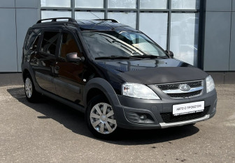 Подержанный автомобиль LADA (ВАЗ) Largus Wagon 2018 года (3 фото)