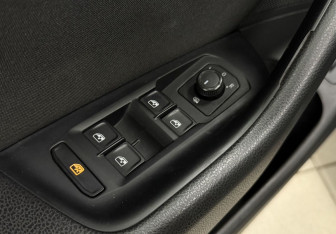 Подержанный автомобиль Volkswagen Passat Wagon 2017 года (19 фото)