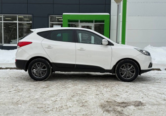 Подержанный автомобиль Hyundai ix35 2014 года (4 фото)