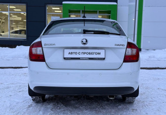 Подержанный автомобиль Skoda Rapid Liftback 2018 года (6 фото)