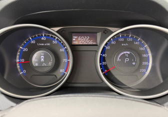 Подержанный автомобиль Hyundai ix35 2014 года (13 фото)