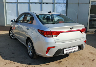 Подержанный автомобиль Kia Rio Sedan 2017 года (8 фото)