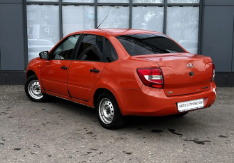 Подержанный автомобиль LADA (ВАЗ) Granta Sedan 2017 года (8 фото)