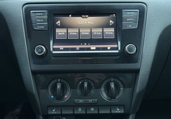 Подержанный автомобиль Skoda Rapid Liftback 2018 года (11 фото)