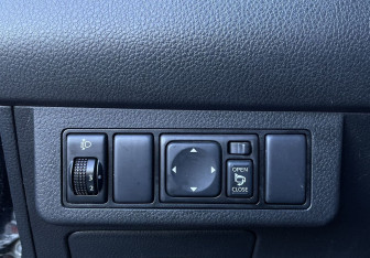 Подержанный автомобиль Nissan Tiida Hatchback 2008 года (14 фото)
