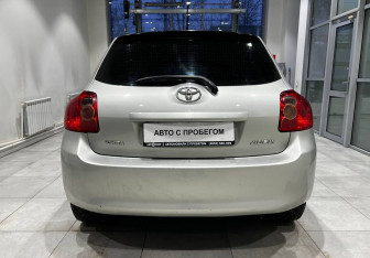 Подержанный автомобиль Toyota Auris Hatchback 2008 года (7 фото)