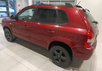 Подержанный автомобиль Hyundai Tucson 2008 года (5 фото)