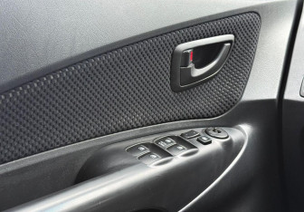 Подержанный автомобиль Hyundai Tucson 2008 года (14 фото)