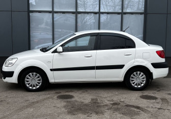 Подержанный автомобиль Kia Rio Sedan 2009 года (4 фото)