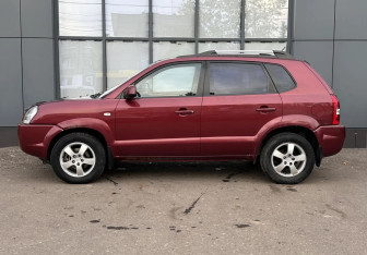 Подержанный автомобиль Hyundai Tucson 2008 года (7 фото)
