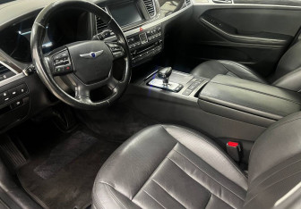 Подержанный автомобиль Genesis G80 2017 года (10 фото)