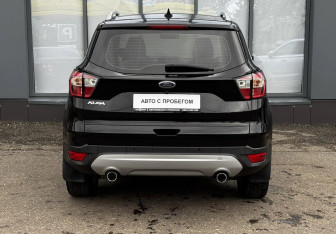 Подержанный автомобиль Ford Kuga 2019 года (8 фото)