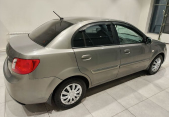 Подержанный автомобиль Kia Rio Sedan 2010 года (8 фото)
