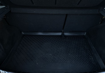 Подержанный автомобиль Renault Sandero 2014 года (14 фото)