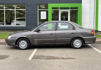 Подержанный автомобиль Kia Spectra Sedan 2006 года (8 фото)