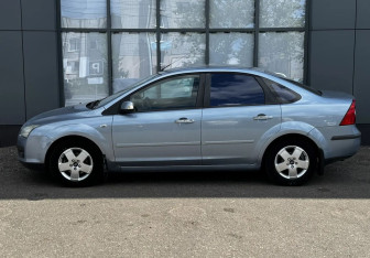 Подержанный автомобиль Ford Focus Sedan 2007 года (7 фото)
